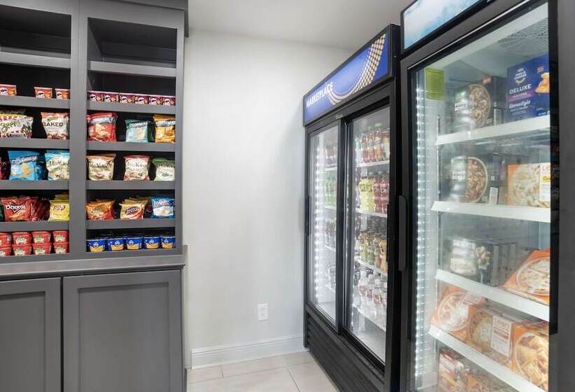 هتل Comfort Inn & Suites New Orleans Airport North