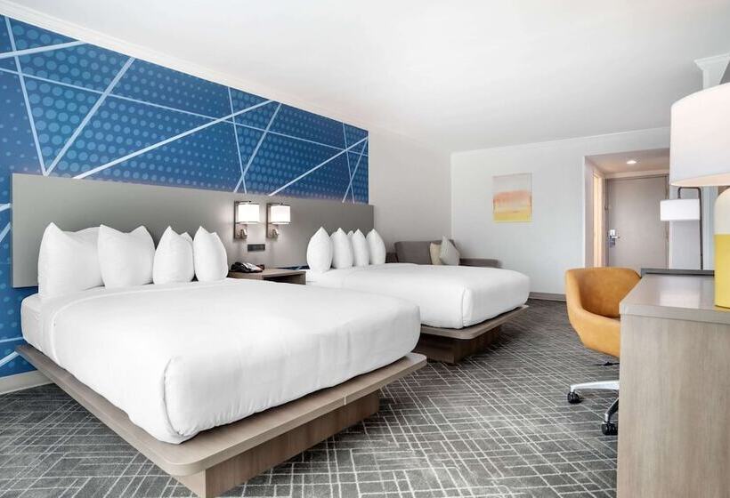 هتل Comfort Inn & Suites New Orleans Airport North