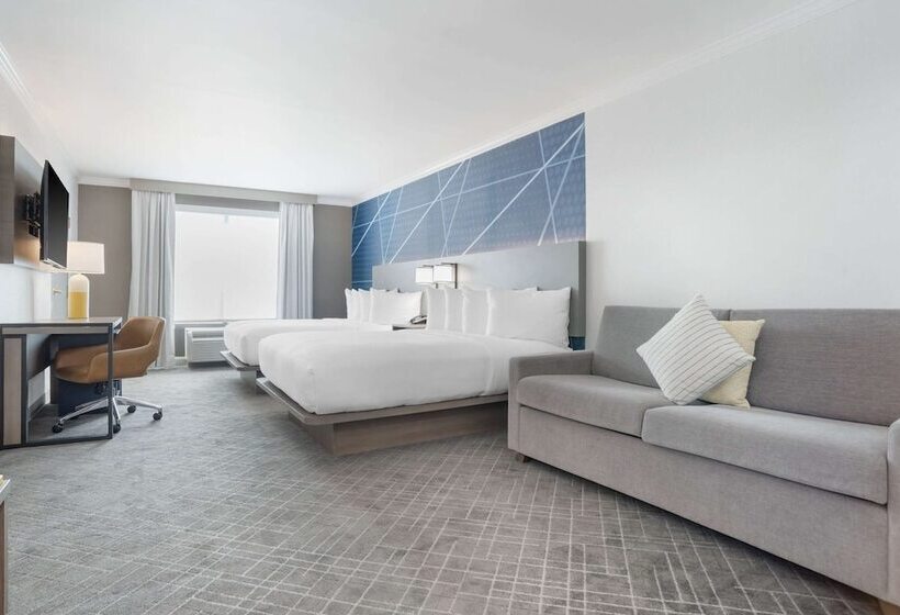 هتل Comfort Inn & Suites New Orleans Airport North