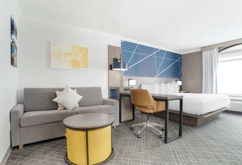 هتل Comfort Inn & Suites New Orleans Airport North