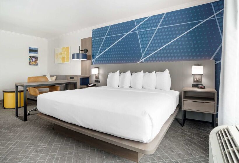 هتل Comfort Inn & Suites New Orleans Airport North