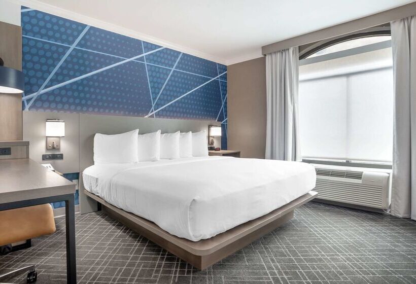 هتل Comfort Inn & Suites New Orleans Airport North