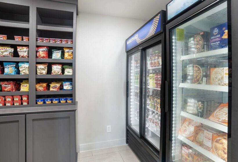 هتل Comfort Inn & Suites New Orleans Airport North