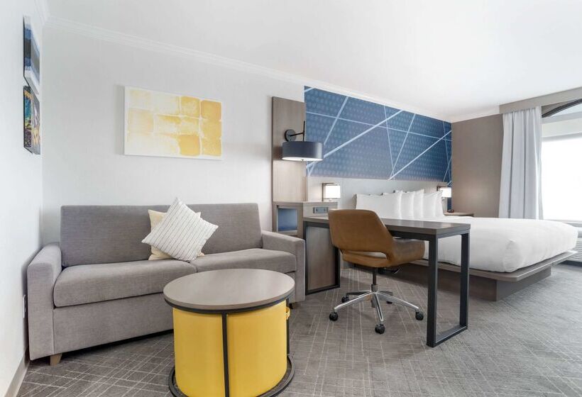 هتل Comfort Inn & Suites New Orleans Airport North