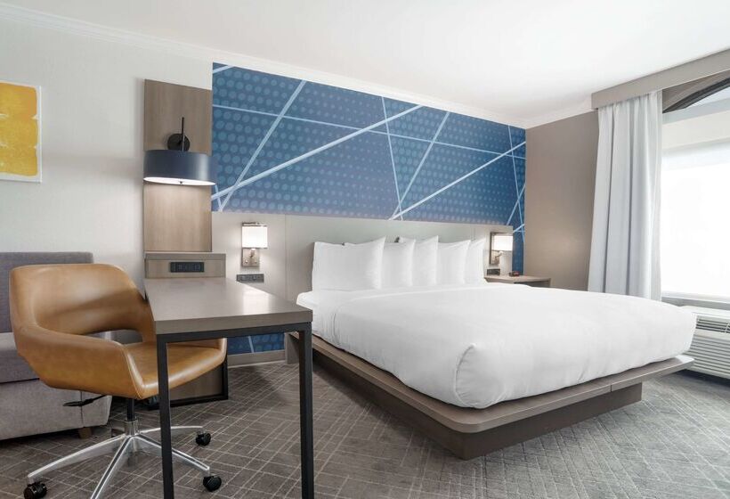 هتل Comfort Inn & Suites New Orleans Airport North