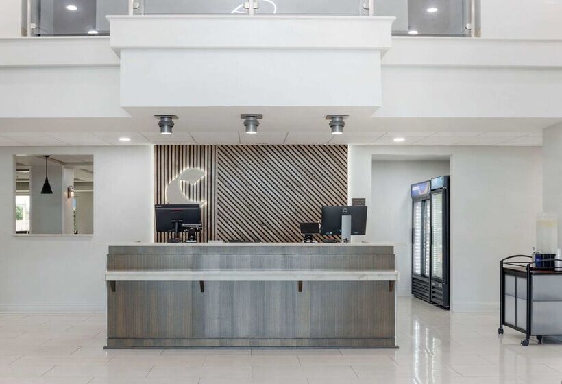 هتل Comfort Inn & Suites New Orleans Airport North