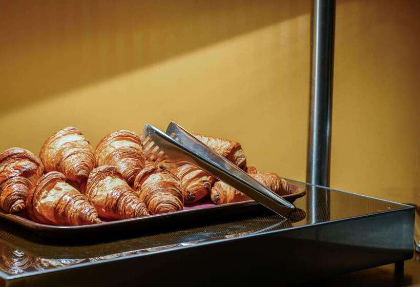 Fh Confort Hotel Orléans Co Met