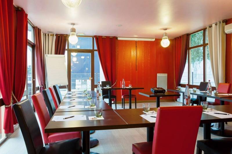 Fh Confort Hotel Orléans Co Met