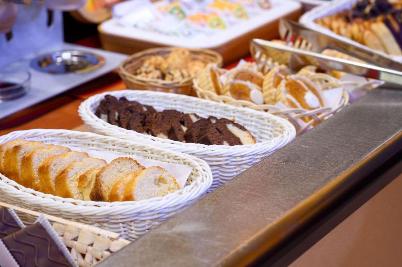 Fh Confort Hotel Orléans Co Met