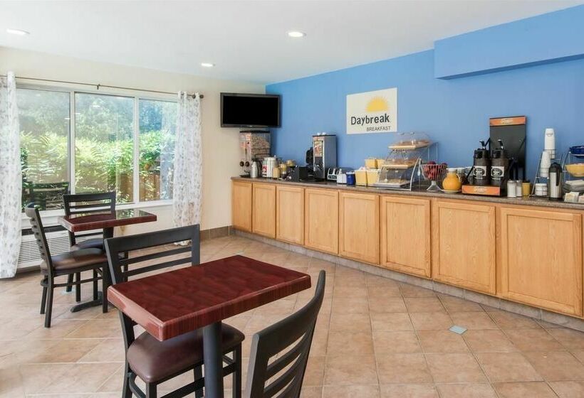 فندق Days Inn & Suites By Wyndham Groton Near The Casinos