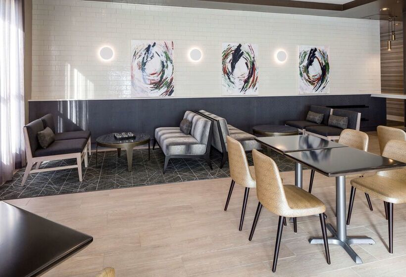 فندق Doubletree By Hilton Boston Logan Airport Chelsea