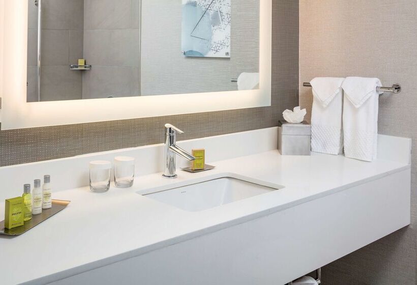 فندق Doubletree By Hilton Boston Logan Airport Chelsea