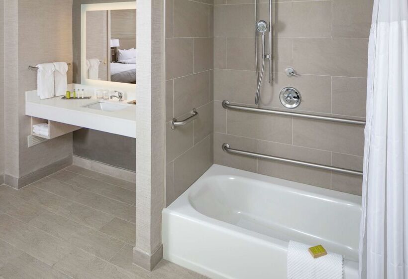 فندق Doubletree By Hilton Boston Logan Airport Chelsea