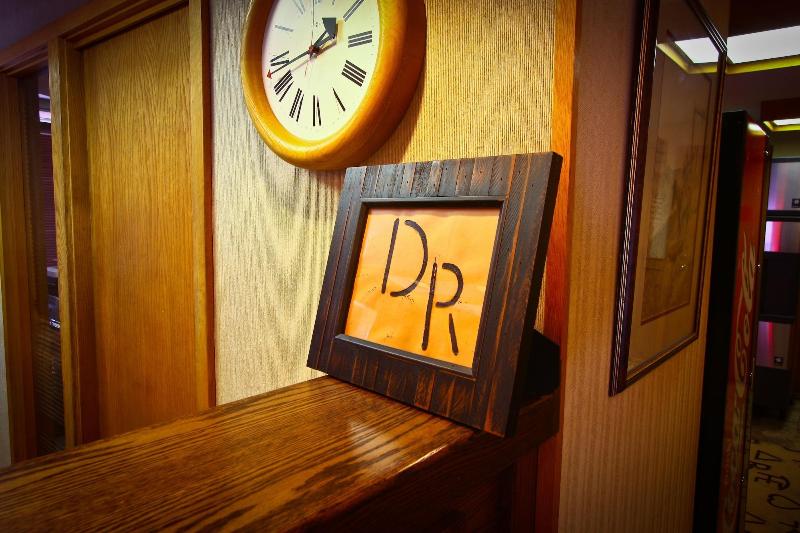 Отель Dude Rancher Lodge