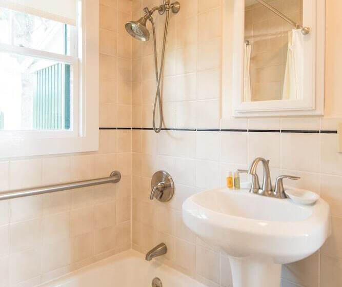 Отель The Dunes On The Waterfront