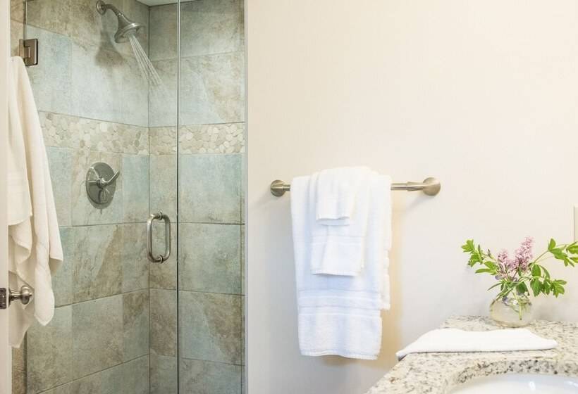 Отель The Dunes On The Waterfront