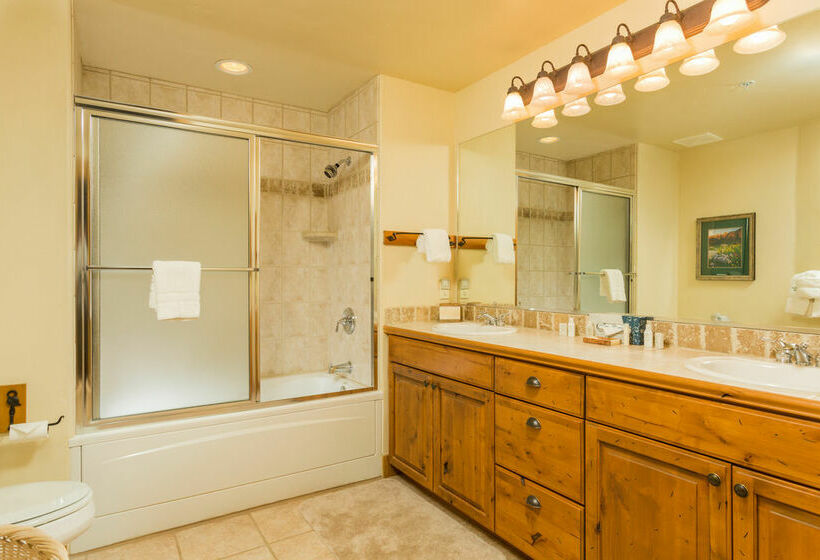 호텔 Eagleridge Lodge 204