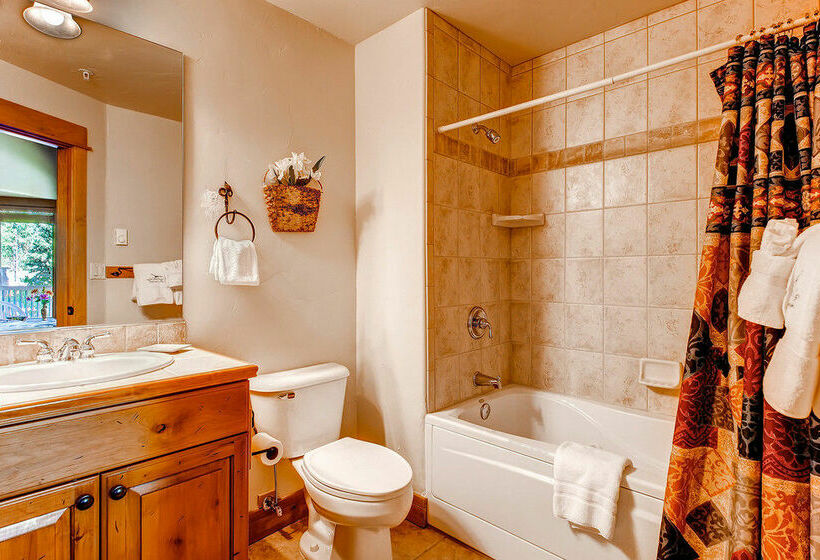 호텔 Eagleridge Lodge 204