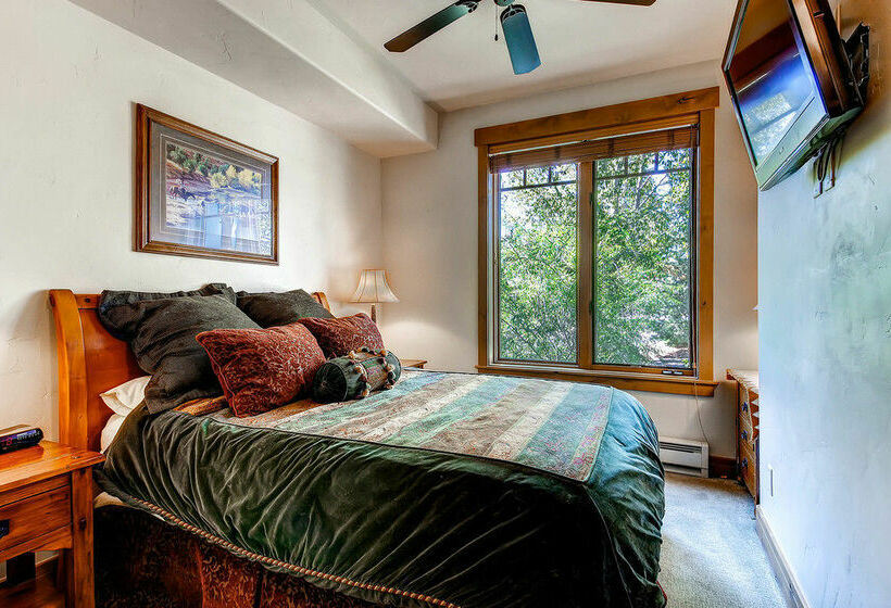 호텔 Eagleridge Lodge 204