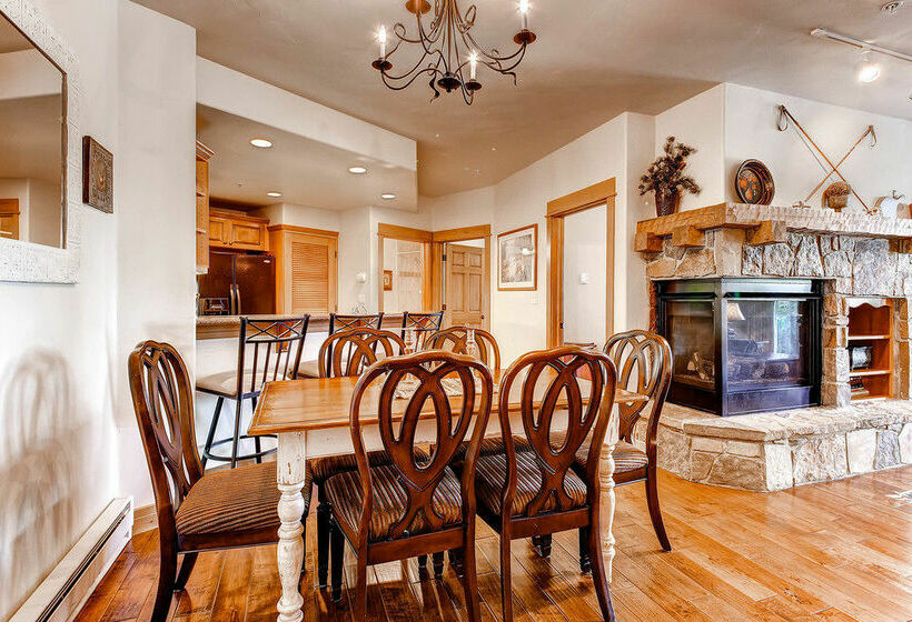 호텔 Eagleridge Lodge 204