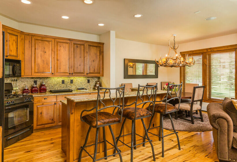 호텔 Eagleridge Lodge 204