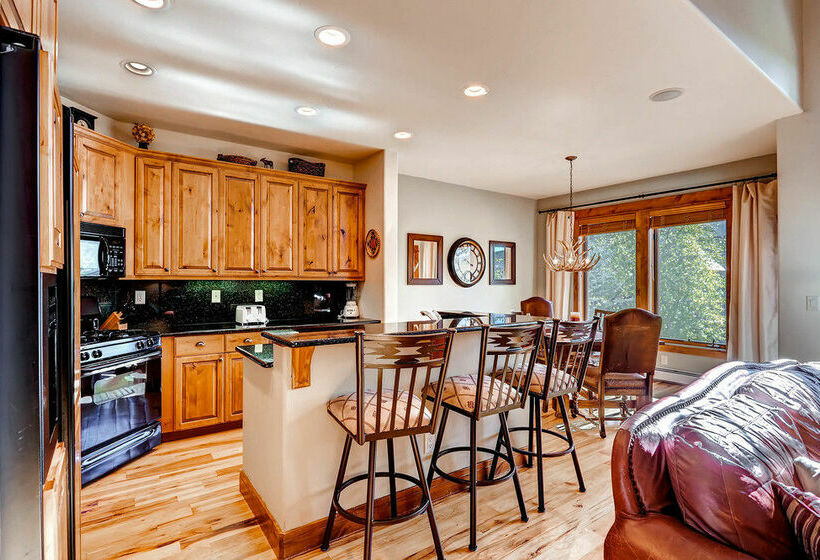 호텔 Eagleridge Lodge 204