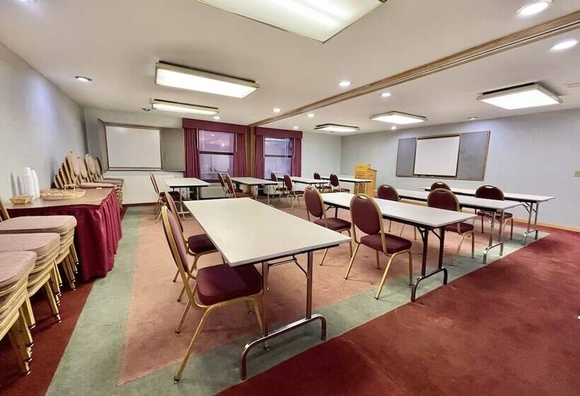 هتل Fairbridge Inn & Suites Fort Wayne