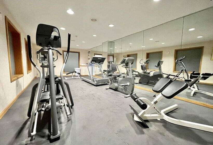 هتل Fairbridge Inn & Suites Fort Wayne