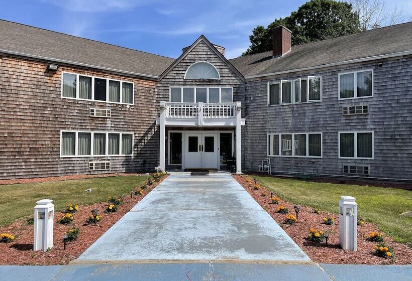 هتل Gold Star Inn & Suites