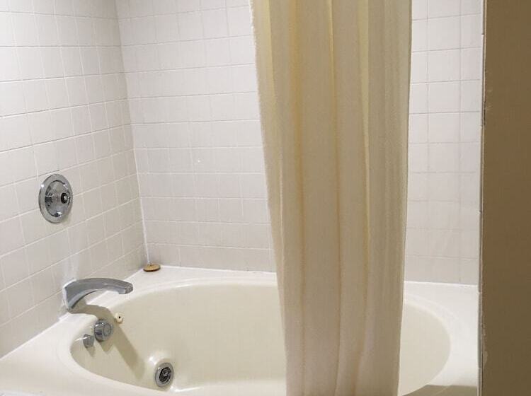 هتل Gold Star Inn & Suites