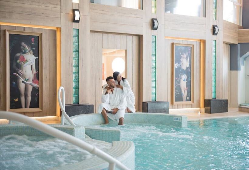 호텔 Grand Hôtel Les Flamants Roses Thalasso & Spa