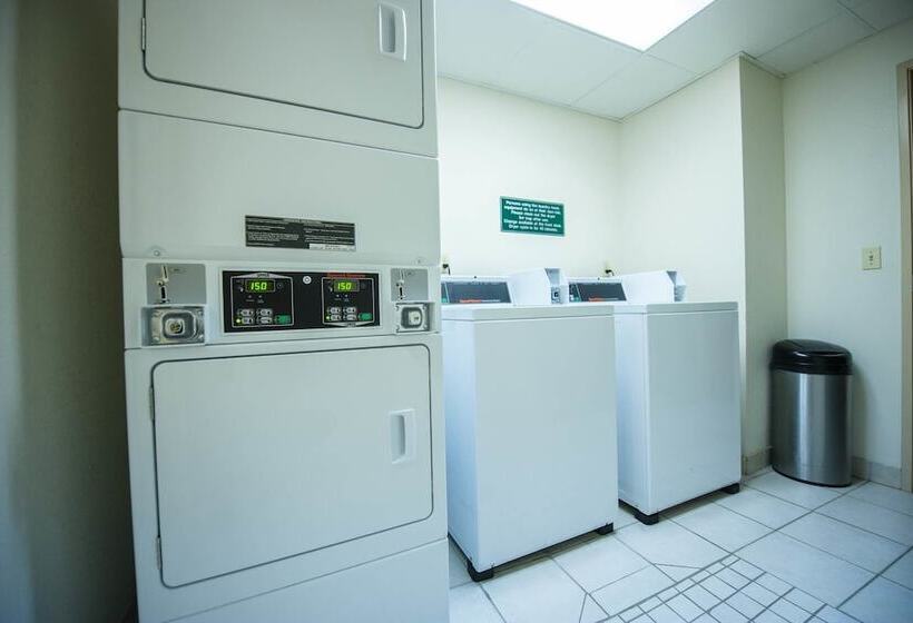 酒店 Greystone Inn & Suites