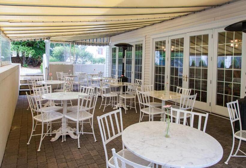 בית מלון כפרי Harbour View Inn