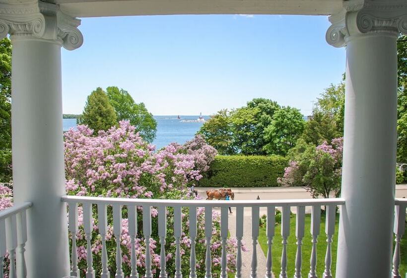 בית מלון כפרי Harbour View Inn