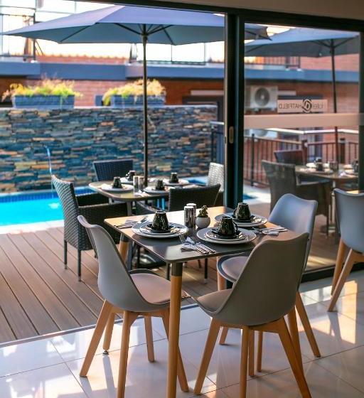 בית מלון כפרי At Hatfield Apartments