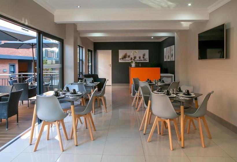 בית מלון כפרי At Hatfield Apartments