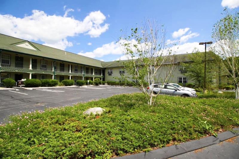 בית מלון כפרי Hilltop Inn & Suites, Near Foxwoods Casino