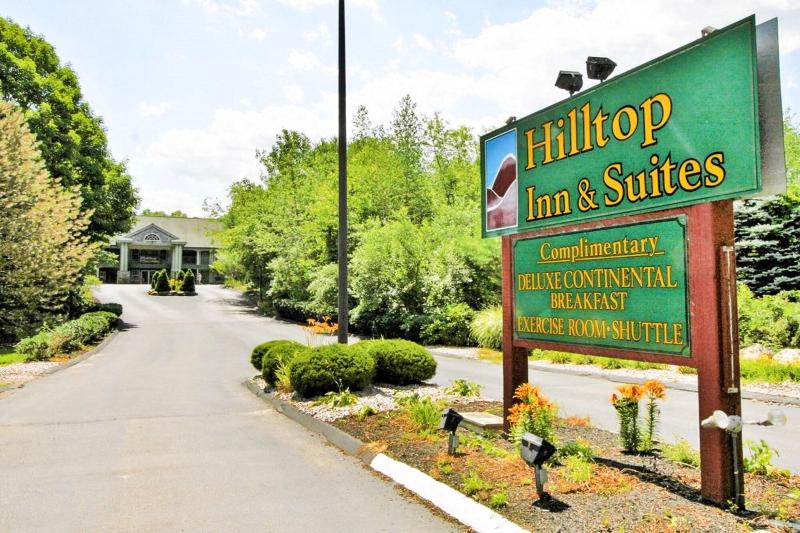 בית מלון כפרי Hilltop Inn & Suites, Near Foxwoods Casino