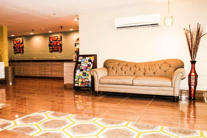 בית מלון כפרי Hilltop Inn & Suites, Near Foxwoods Casino