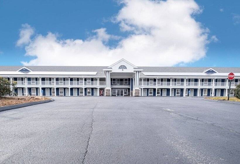 בית מלון כפרי Hilltop Inn & Suites, Near Foxwoods Casino