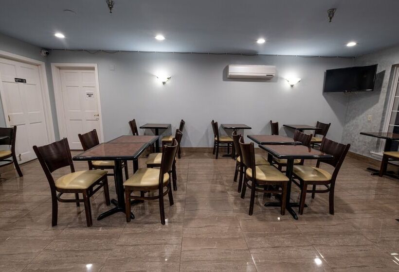 בית מלון כפרי Hilltop Inn & Suites, Near Foxwoods Casino