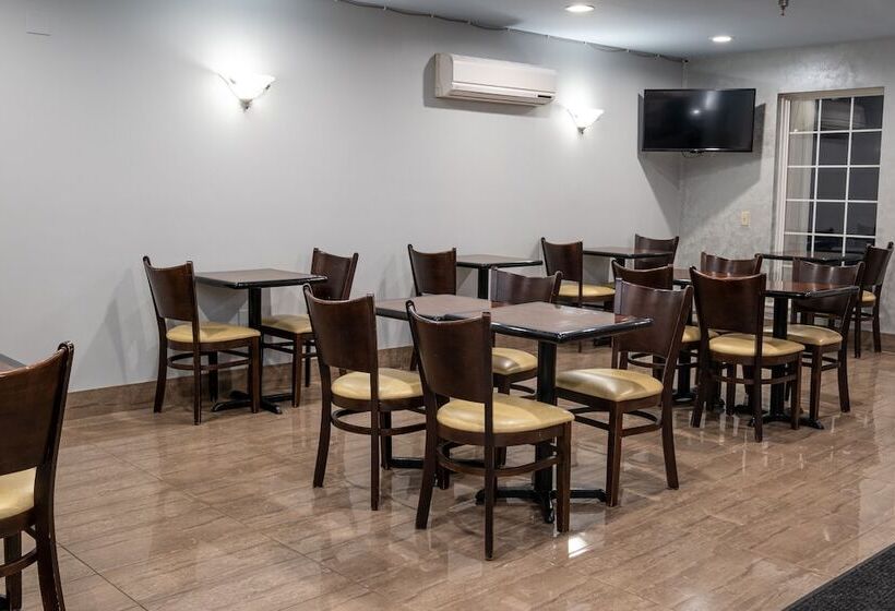 בית מלון כפרי Hilltop Inn & Suites, Near Foxwoods Casino