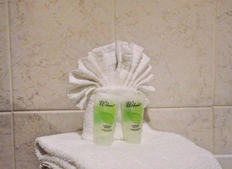 בית מלון כפרי Hilltop Inn & Suites, Near Foxwoods Casino