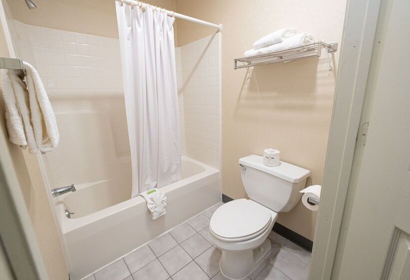 בית מלון כפרי Hilltop Inn & Suites, Near Foxwoods Casino