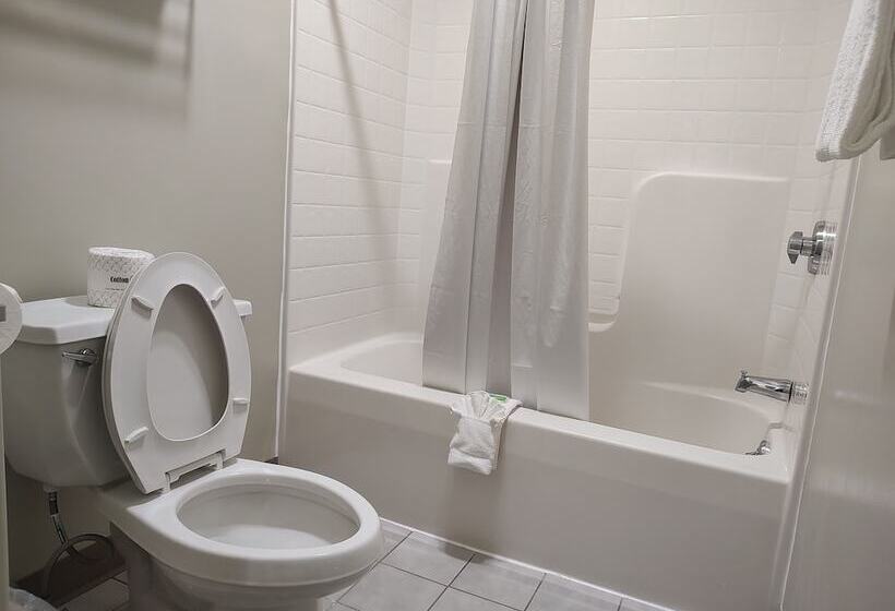 בית מלון כפרי Hilltop Inn & Suites, Near Foxwoods Casino