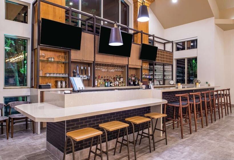 ホテル Hilton Garden Inn Bend