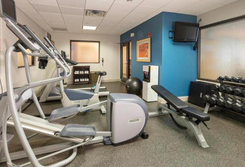 Holiday Inn Express Hotel & Suites Jacksonville Airport, An Ihg