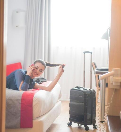 هتل Holiday Inn Express Alcobendas, An Ihg