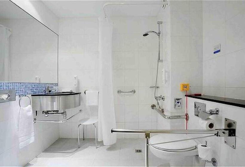 هتل Holiday Inn Express Alcobendas, An Ihg