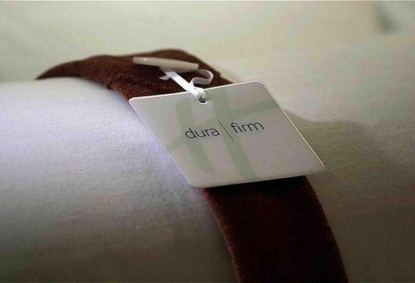 هتل Holiday Inn Express Alcobendas, An Ihg